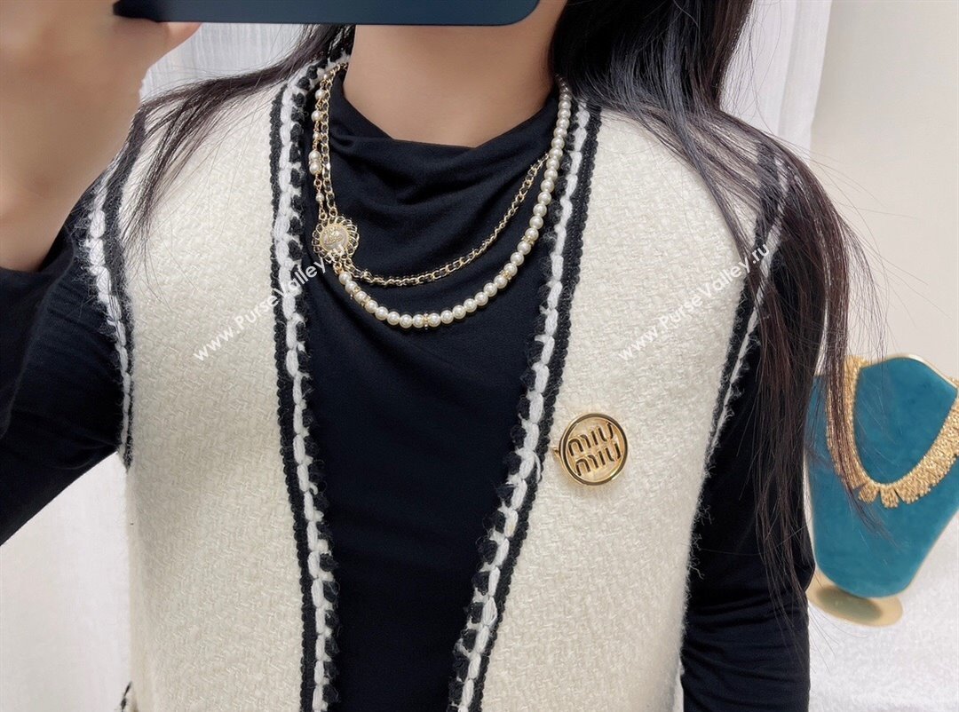 Miu Miu Logo Round Brooch White/Black 2025 0113 (YF-250113089)