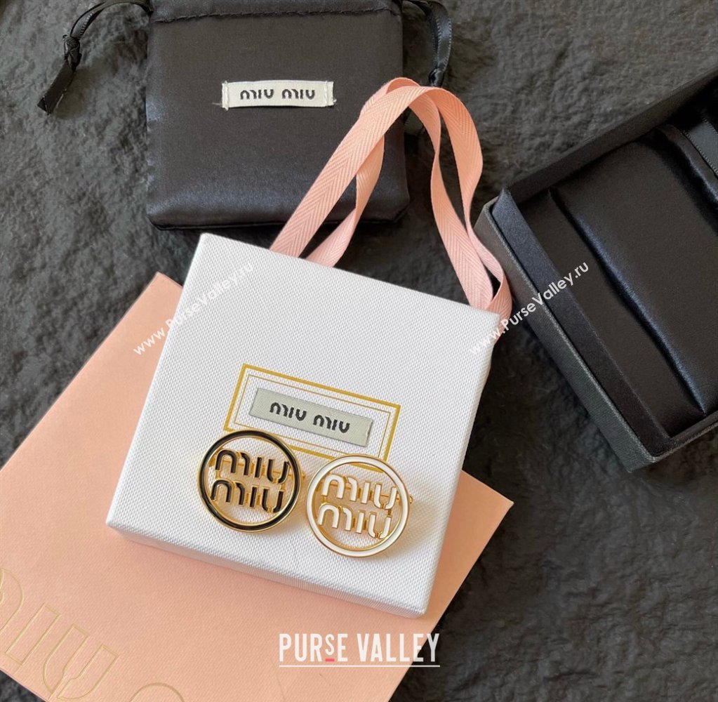 Miu Miu Logo Round Brooch White/Black 2025 0113 (YF-250113089)