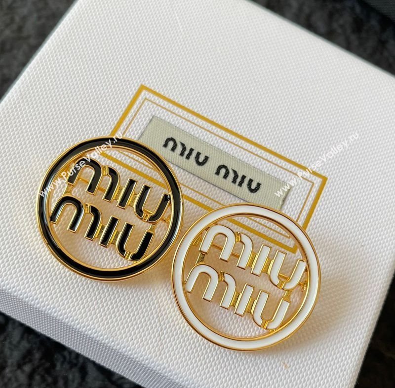 Miu Miu Logo Round Brooch White/Black 2025 0113 (YF-250113089)