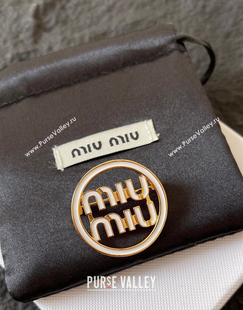 Miu Miu Logo Round Brooch White/Black 2025 0113 (YF-250113089)