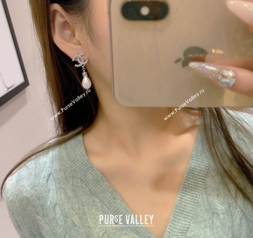 Chanel Pearl Pendant Short Earrings 2025 011301 (YF-250113074)