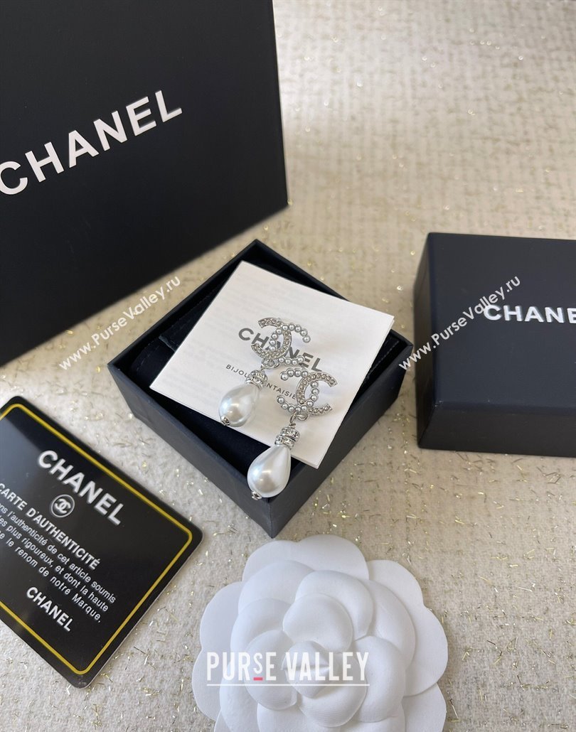 Chanel Pearl Pendant Short Earrings 2025 011301 (YF-250113074)