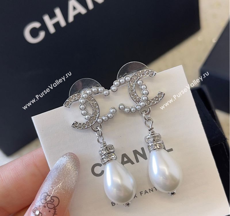 Chanel Pearl Pendant Short Earrings 2025 011301 (YF-250113074)