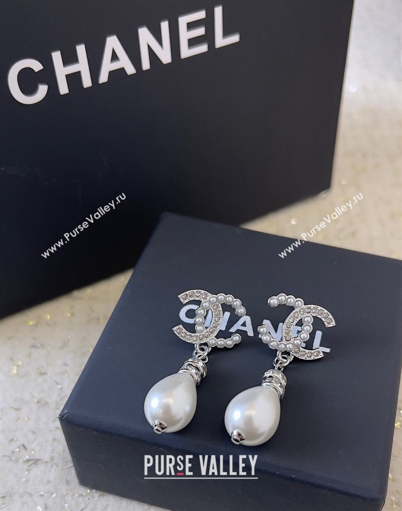 Chanel Pearl Pendant Short Earrings 2025 011301 (YF-250113074)
