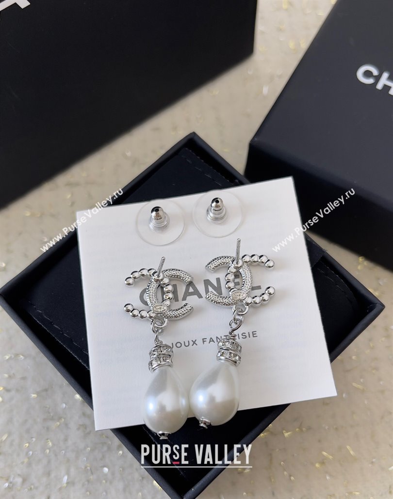Chanel Pearl Pendant Short Earrings 2025 011301 (YF-250113074)