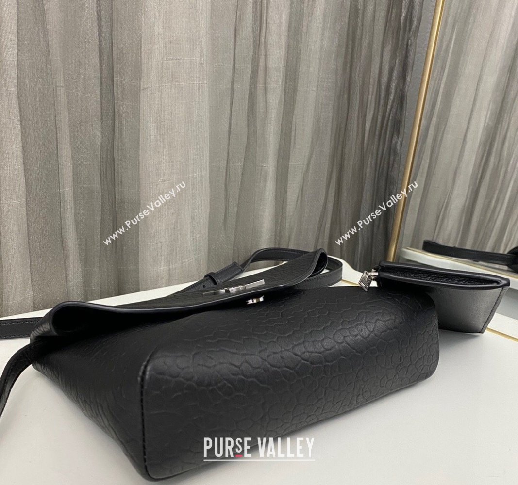 Saint Laurent Cassandre Envelope Messenger Bag in Black Embossed Lambskin 2024 801490 (nana-241031026)