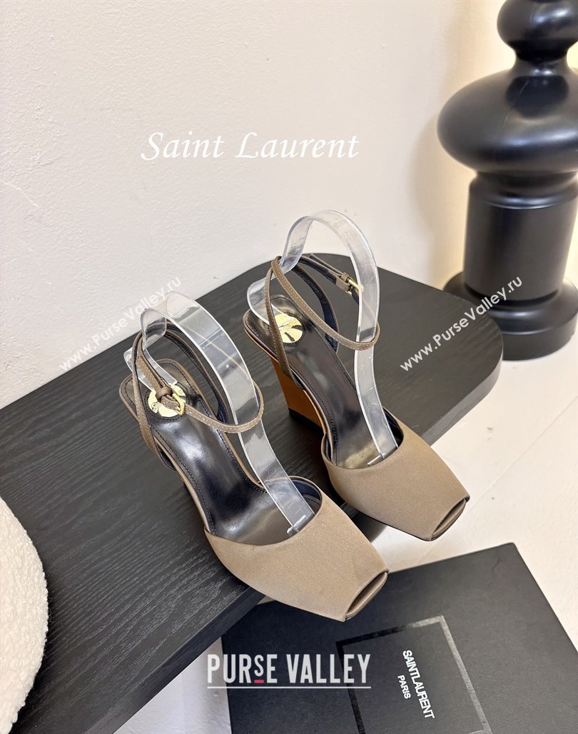 Saint Laurent La Scandale Open Toe Wedge Sandals 11cm in Satin Green/Gold 2025 8180079 (MD-250424060)