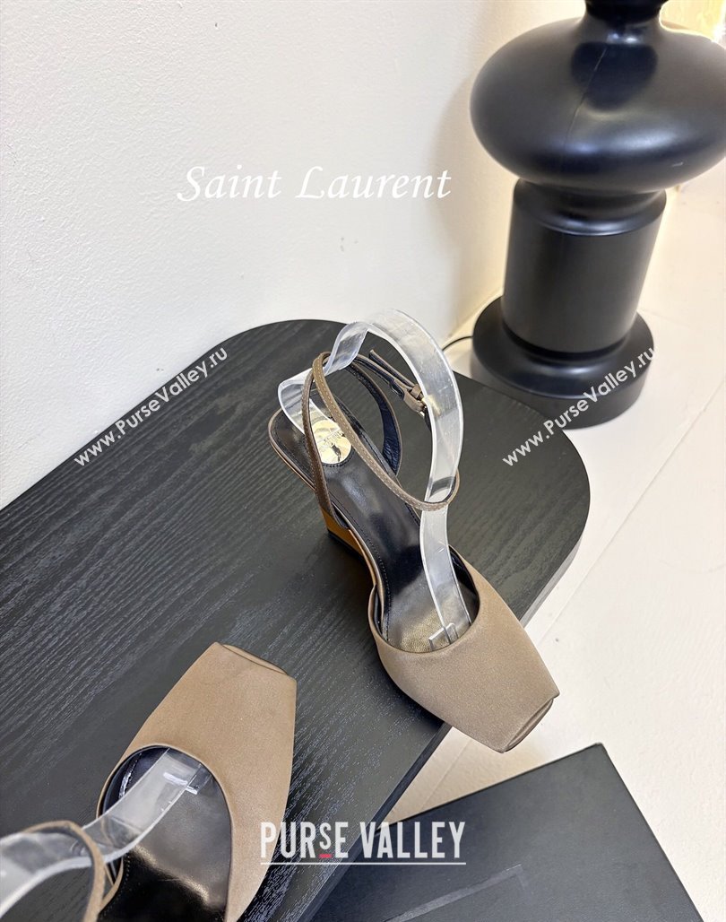 Saint Laurent La Scandale Open Toe Wedge Sandals 11cm in Satin Green/Gold 2025 8180079 (MD-250424060)