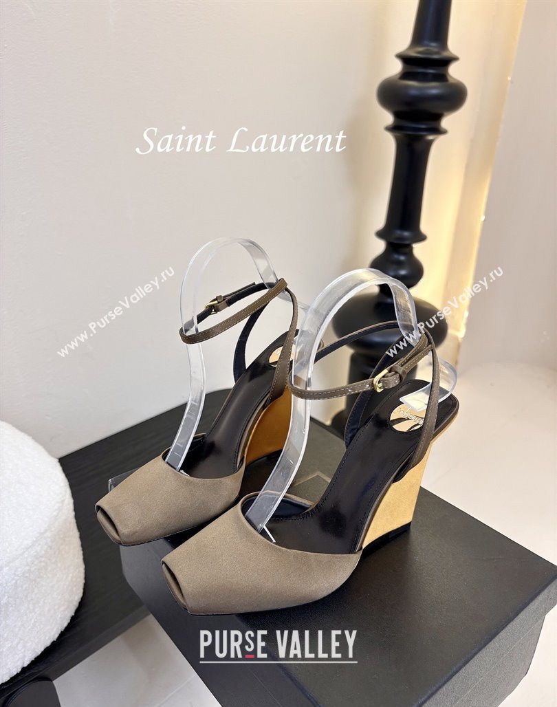 Saint Laurent La Scandale Open Toe Wedge Sandals 11cm in Satin Green/Gold 2025 8180079 (MD-250424060)