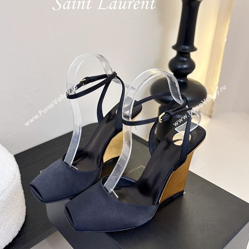 Saint Laurent La Scandale Open Toe Wedge Sandals 11cm in Satin Black/Gold 2025 8180079 (MD-250424061)