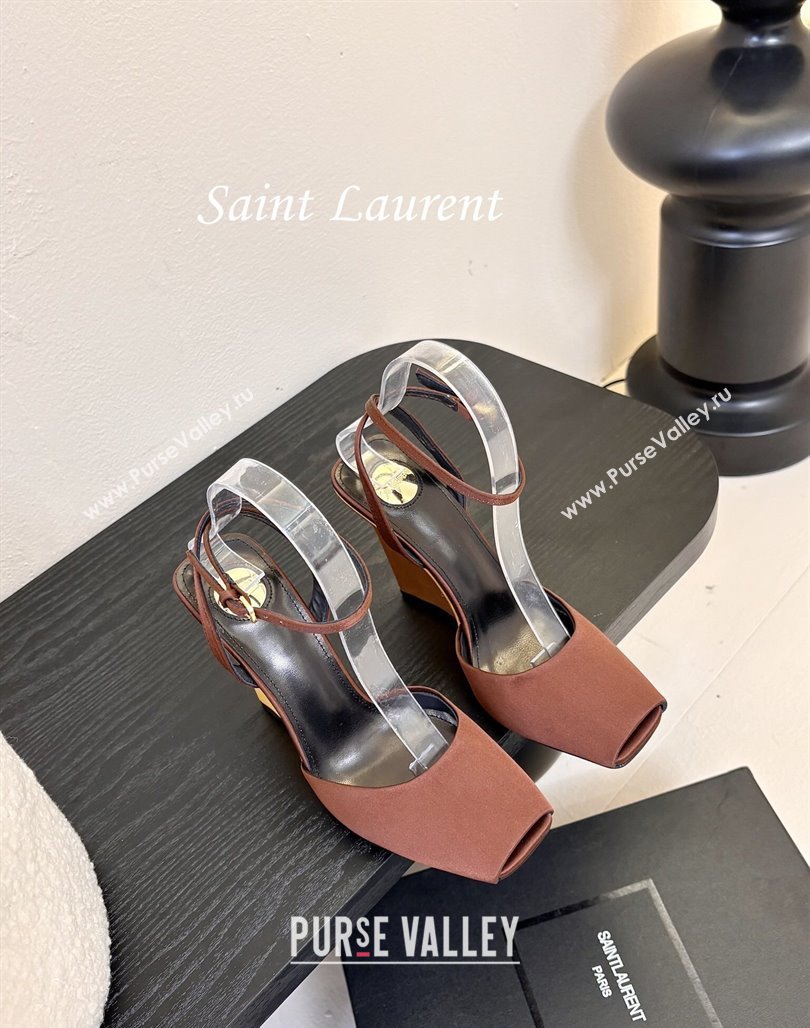 Saint Laurent La Scandale Open Toe Wedge Sandals 11cm in Satin Brown/Gold 2025 8180079 (MD-250424063)