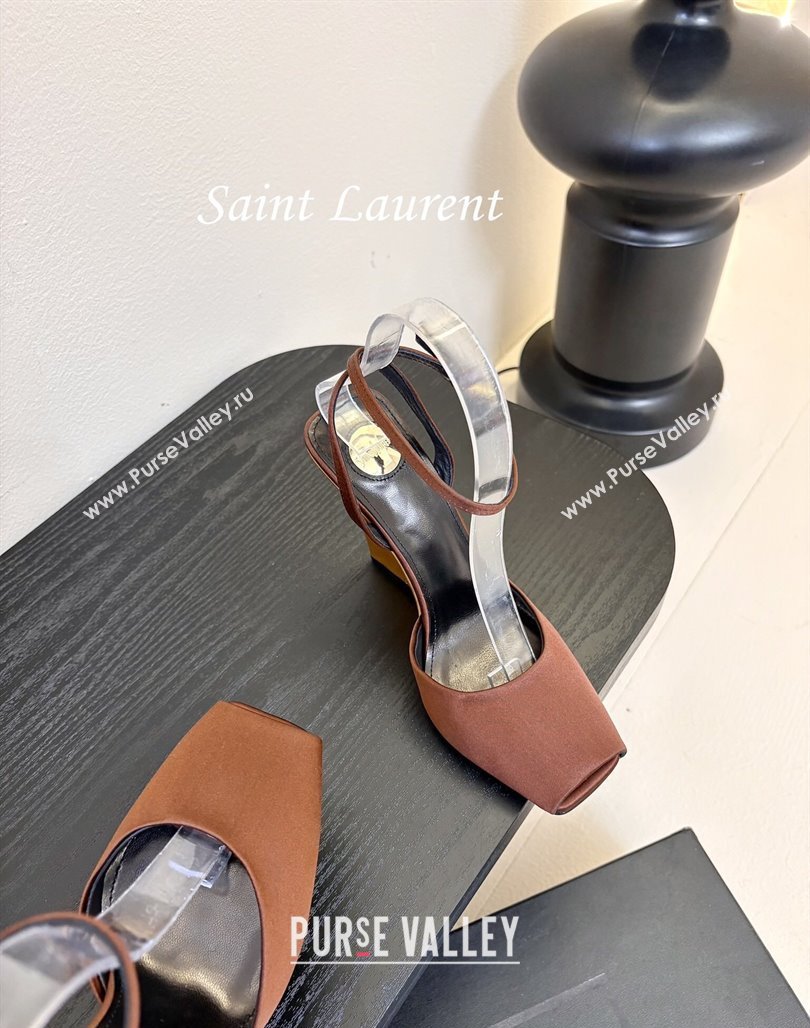 Saint Laurent La Scandale Open Toe Wedge Sandals 11cm in Satin Brown/Gold 2025 8180079 (MD-250424063)