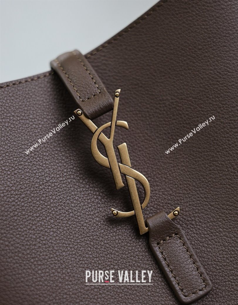 Saint Laurent LE 5 À 7 Supple Small Hobo Bag in Grained Leather 713938 Pecan Brown 2025 (YY-250625086)