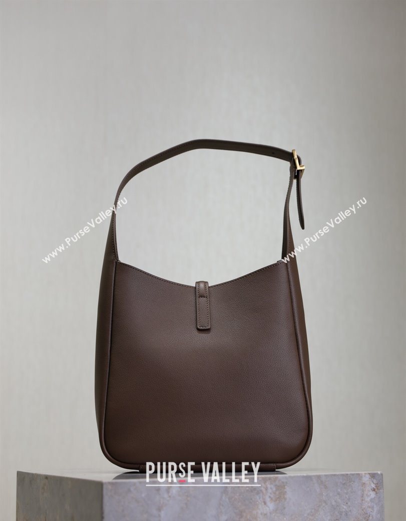 Saint Laurent LE 5 À 7 Supple Small Hobo Bag in Grained Leather 713938 Pecan Brown 2025 (YY-250625086)
