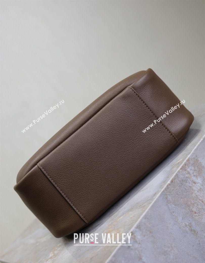Saint Laurent LE 5 À 7 Supple Small Hobo Bag in Grained Leather 713938 Pecan Brown 2025 (YY-250625086)