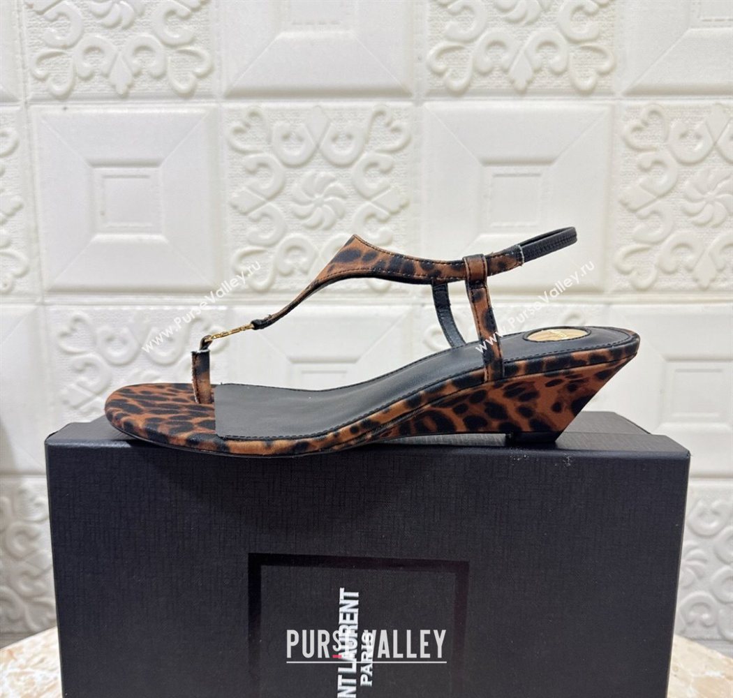 Saint Laurent Cassandra Wedge Thong Sandals 3.5cm in Leopard Print 2025 825279 (MD-250825125)