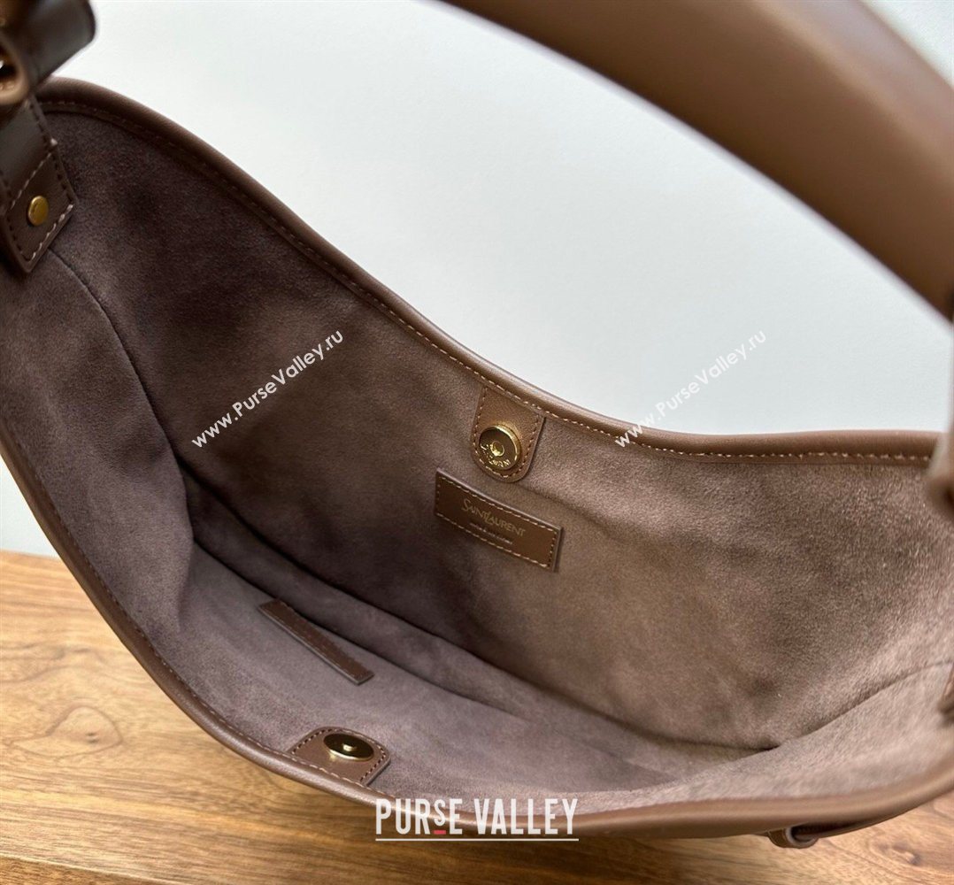 Saint Laurent MOMBASA Small hobo bag in Leather Coffee Brown 2026 851432 (MHUI-260403096)