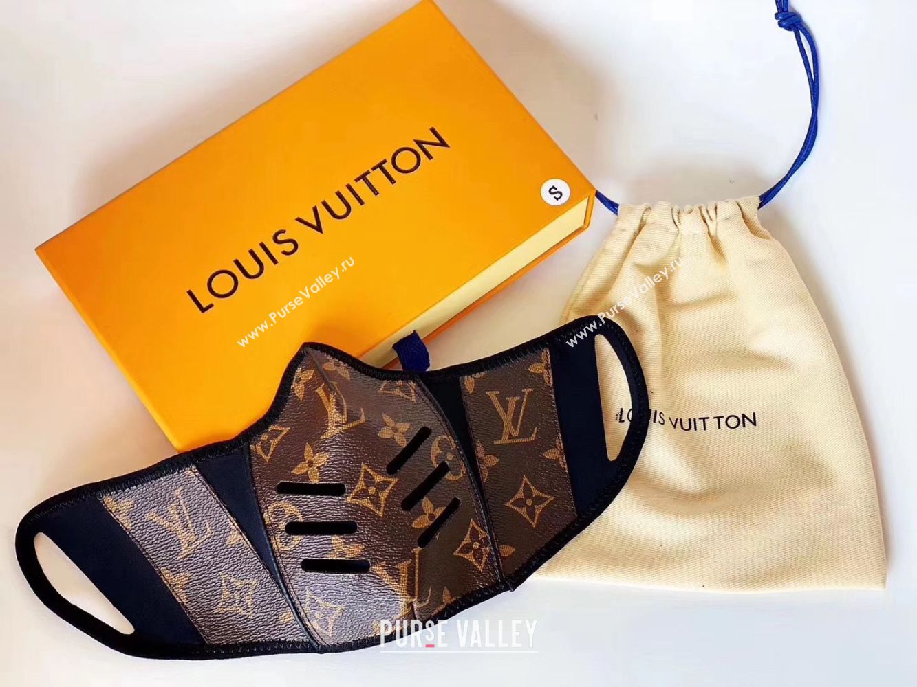 Louis Vuitton Monogram Canvas Masks M6666 Black