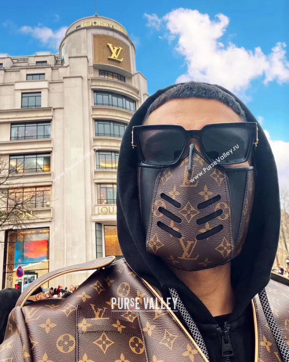 Louis Vuitton Monogram Canvas Masks M6666 Black